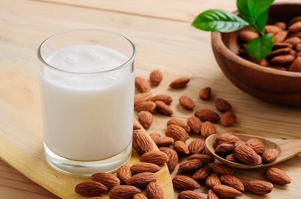 Sữa hạnh nhân công thức uống bổ dưỡng tốt cho sức khỏe.