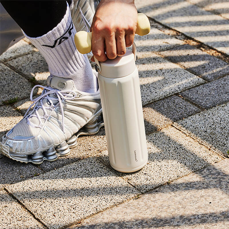 Bình giữ nhiệt LocknLock SLO ultralight tumbler LHC4427 siêu nhẹ dung tích 630ml thép không gỉ 304 có quai xách - 3 màu 4 Bình giữ nhiệt LocknLock SLO ultralight tumbler LHC4427 siêu nhẹ dung tích 630ml thép không gỉ 304 có quai xách - 3 màu gallery